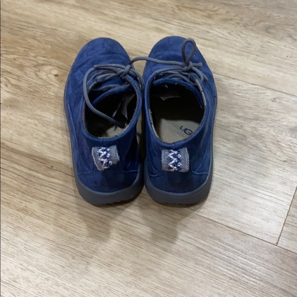 Comfortable, light ugg shoes - Picture 3 of 5